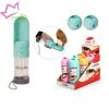 Bebedero automatico portatil para perros. Botella bebedero de paseo con 300 ml de capacidad. Bebedero muy practico, plegado ocupa poco espacio, ademas se puede llevar colgado de la mano por un cordón de quita y pon.  Para refrescar a su mascota solo debe extender la parte superior y pulsar el botón, el agua saldrá mientras lo deje pulsado.  Lleva un segundo botón mas pequeño de seguridad, así evitaremos un goteo o derrame involuntario de agua. Medidas: 17,5 cm de largo por 6 cm de ancho. Disponible en tres colores, rosa, naranja y verde agua.