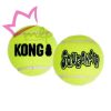 Pelota Tenis Kong La marca de juguetes para perro Kong presenta esta vez la clásica pelota de tenis canina, forrada por un material resistente y una tela menos abrasiva de lo habitual para que se conserven intactos los dientes de tu perro. El factor sorpresa es el gracioso sonido que emite cuando se presiona, que a tu mascota le encantará. La estética del artículo está bien cuidada, pues el chifle que emite el sonido no se ve, se ha camuflado. Han conseguido un acabado perfecto.