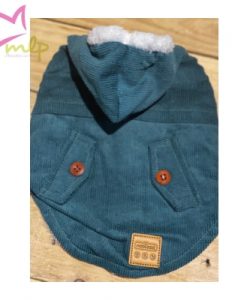 Abrigo Warm es genial para los días más fríos del invierno. Exterior de pana con interior de pelo, suave y caliente. Cierre de velcro en la zona abdominal. Para mayor comodidad del pequeño no lleva mangas largas, así pueden andar, correr o saltar con toda facilidad. Disponible en tres colores y cinco tallas. S -     largo 27 cm - pecho 36 cm - cuello 24 cm M -    largo 31 cm - pecho 40 cm - cuello 26 cm L -     largo 37 cm - pecho 50 cm - cuello 32 cm XL -   largo 41 cm - pecho 54 cm - cuello 35 cm XXL - largo 45 cm - pecho 60 cm - cuello 40 cm Para escoger una talla adecuada a tu mascota, habrá que medir desde la cruz hasta el nacimiento de la cola para saber la medida.