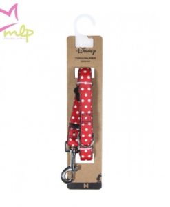 Correa Minnie de For Fan Pets. Somos fans de los accesorios para nuestros amigos peludos de nuestros personajes, series y películas favoritas. Estas correas destacan por su divertido diseño, la calidad de sus materiales y lo acertado de su packaging, lo que los convierte además en regalos excepcionales e inesperados. Están fabricadas en polyester con doble capa de nylon y tienen un mosquetón fuerte para que sean resistentes y duraderas. Además se han acordado de ponerles una anilla en la zona de agarre para que podamos colgar el dispensador de las bolsas para la caca Y lo mejor de todo es su diseño, con un montón de detalles que evocan a Minnie Mouse, como esa silueta con su lazo o los lunares blancos sobre el rojo de fondo de la correa que nos recuerdan inmediatamente a ella. Es un producto fabricado bajo licencia oficial de Disney y será el regalo perfecto para aficionados de Minnie Mouse y con mascotas originales. Ademas de la correa Minnie tienes el arnés, collar, petral y gorra para ti a juego! Disponible en dos tamaños: S --1,2 m de largo con un ancho de 15 mm M --1 m de largo con un ancho de 20 mm Cualquier duda o consulta no dudes en escribirnos o llamarnos ?   665465080